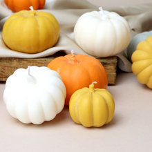 Load image into Gallery viewer, Small Pumpkins