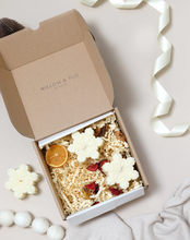 Load image into Gallery viewer, Snowflake Candle Box Set
