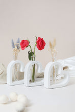 Load image into Gallery viewer, Heart-Shaped Jesmonite Vase