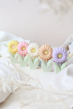 Load image into Gallery viewer, Chrysanthemum Candle