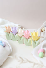 Load image into Gallery viewer, Tulip Candle