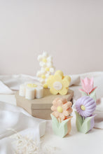 Load image into Gallery viewer, Chrysanthemum Candle