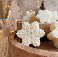 Load image into Gallery viewer, Snowflake Candle Box Set
