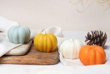 Load image into Gallery viewer, Medium Pumpkins

