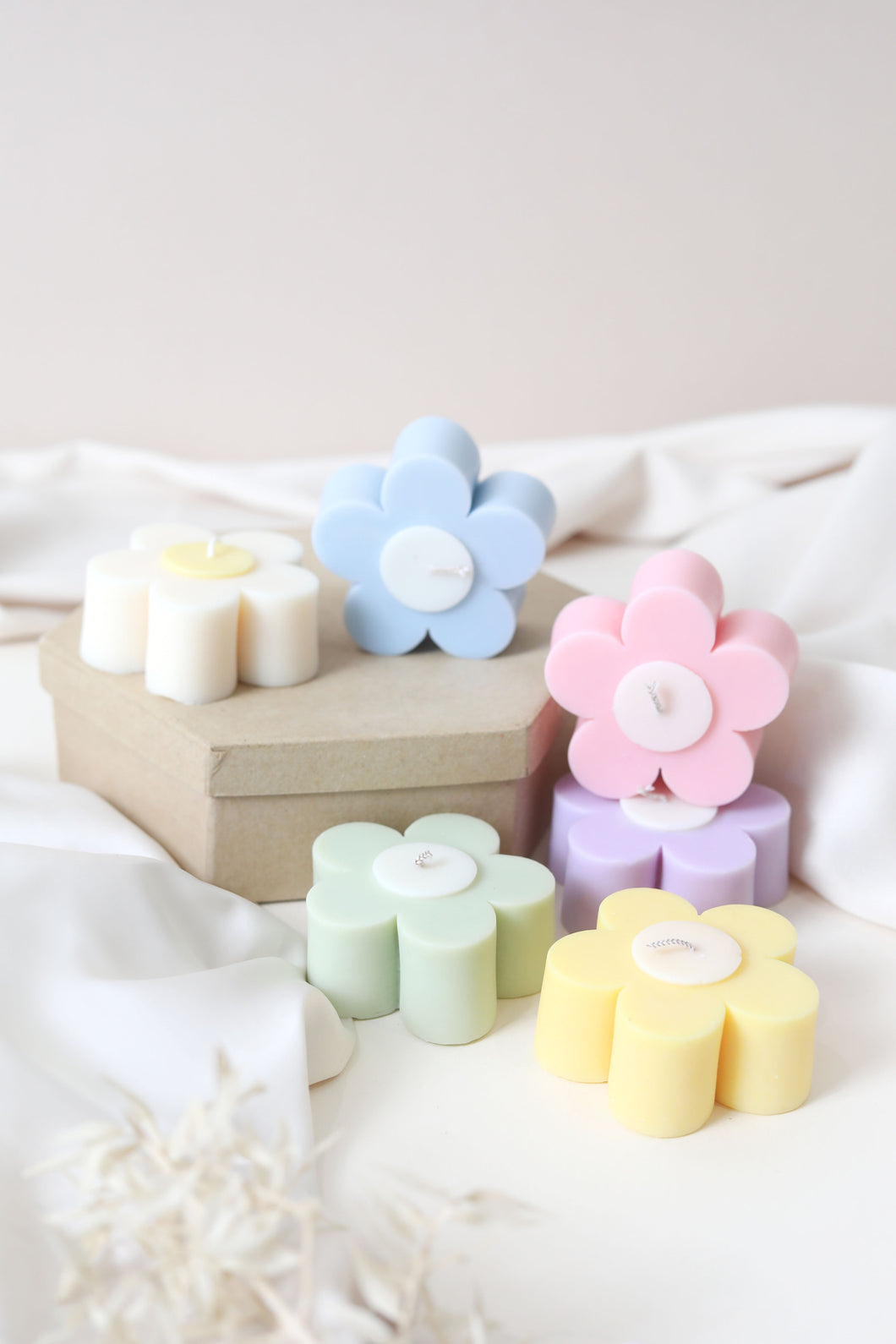 Daisy Flat Candle