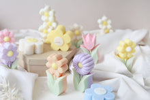 Load image into Gallery viewer, Daisy Candle
